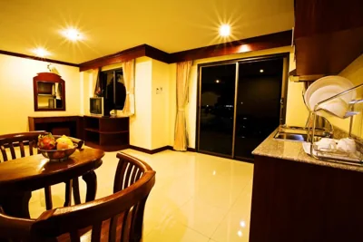 디럭스 발코니 더블룸 — Baan Sudarat Hotel